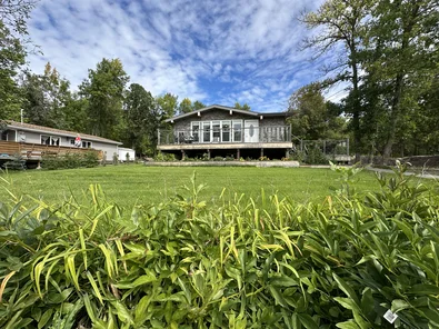 Lakeshore Heights: 296 West Street